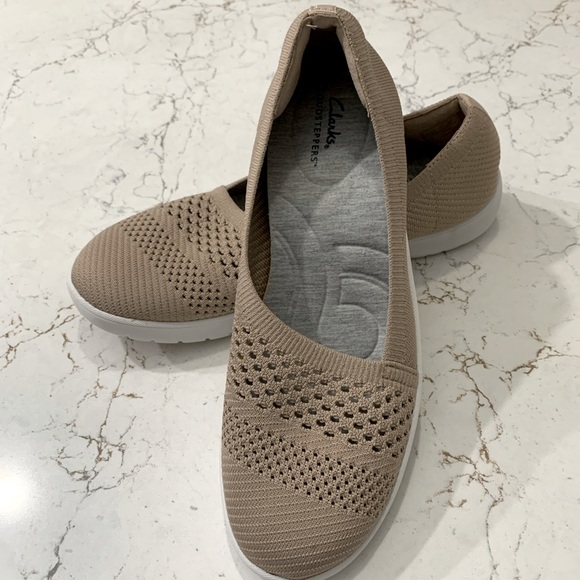 Clarks Cloudsteppers Canvas Washable Knit Slip-Ons.  NWOT - Picture 2 of 3